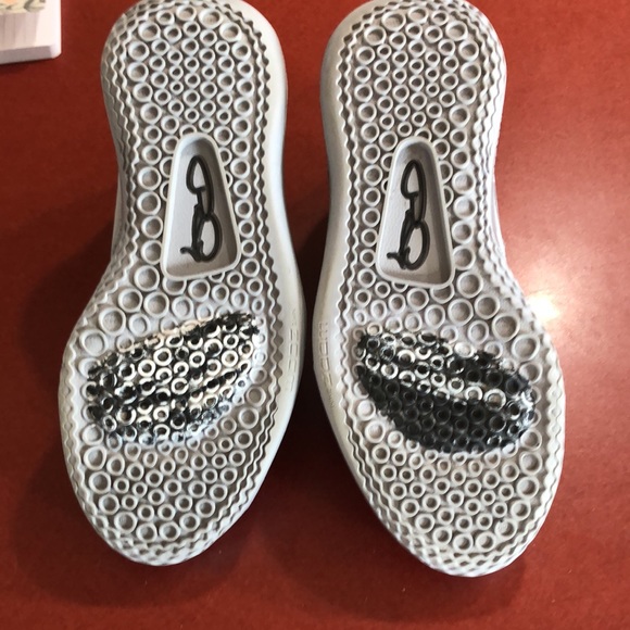 Basketball shoes - Picture 3 of 4